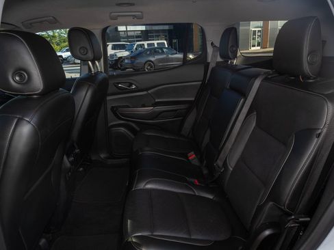 Used 2019 GMC Acadia SLT FWD image 15