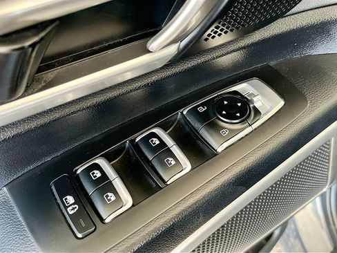 Used 2023 Kia Telluride LX image 18