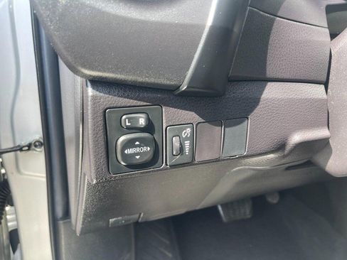 Used 2019 Toyota Corolla SE image 12