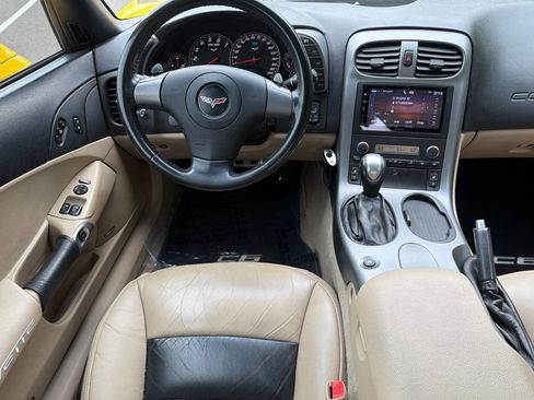 Used 2006 Chevrolet Corvette Coupe w/ Preferred Equipment Group RWD image 13