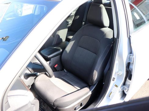 Used 2024 Nissan Altima 2.5 SV image 10