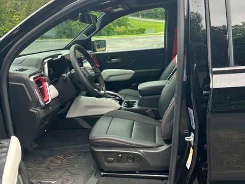 Used 2024 GMC Canyon AT4X AWD/4WD image 13