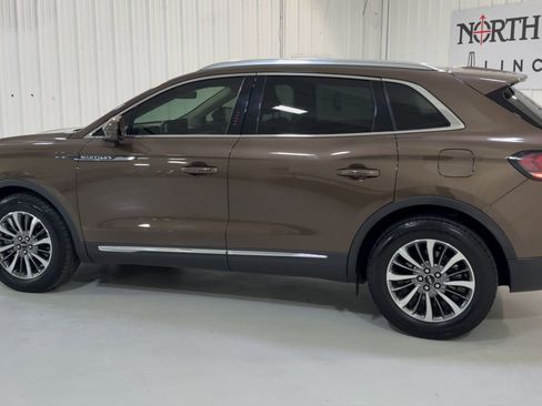 Used 2022 Lincoln Nautilus FWD w/ Premium Package image 7