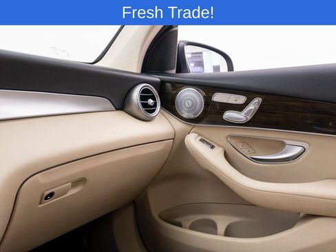 Used 2018 Mercedes-Benz GLC 300 4MATIC image 25