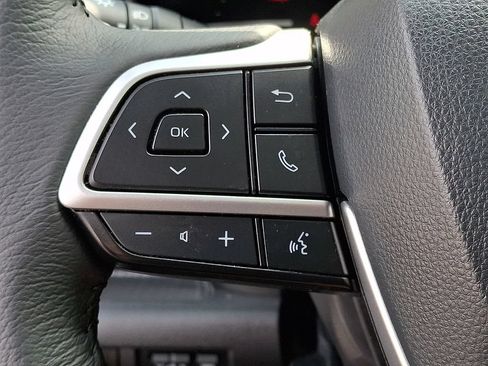 Used 2026 Toyota Sienna XLE FWD image 25