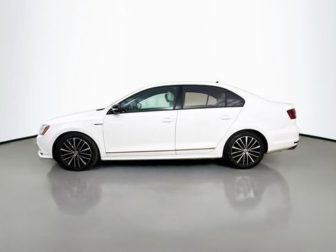 Used 2016 Volkswagen Jetta Sport w/ Lighting Package FWD image 4