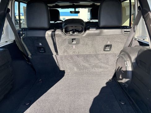 Used 2018 Jeep Wrangler Unlimited Sahara w/ Uconnect 4C Nav & Sound Group image 15