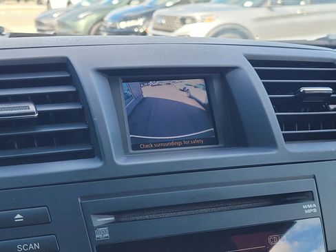 Used 2012 Toyota Highlander FWD w/ Tech Pkg image 27