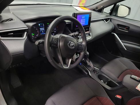 Used 2025 Toyota Corolla Cross AWD Hybrid w/ Moonroof Package image 13