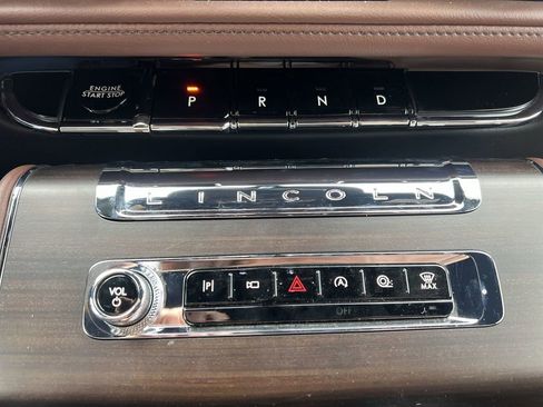 Certified 2025 Lincoln Aviator Reserve w/ Luxury Package RWD image 28