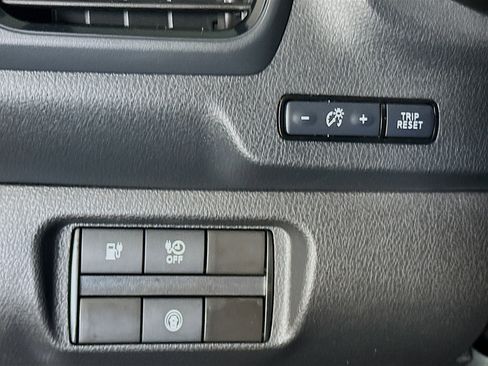 Used 2025 Nissan Leaf S image 16