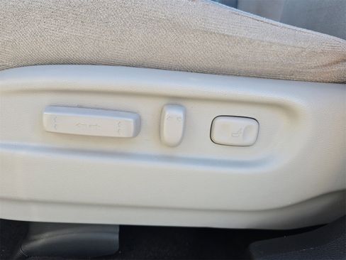 Used 2021 Honda Pilot EX image 17