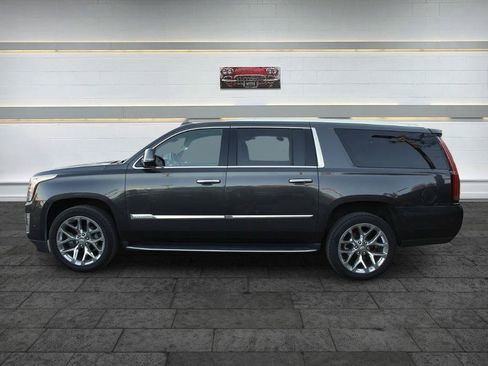 Used 2017 Cadillac Escalade ESV Premium Luxury RWD image 4