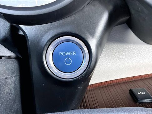 Certified 2024 Toyota Sienna LE image 33