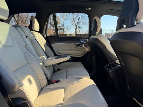 Used 2020 Volvo XC90 T6 R-Design image 16