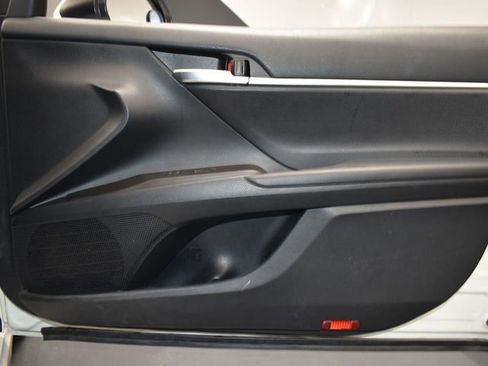 Used 2021 Toyota Camry SE FWD image 14