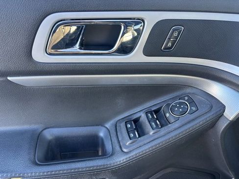 Used 2015 Ford Explorer XLT w/ Equipment Group 202A image 11