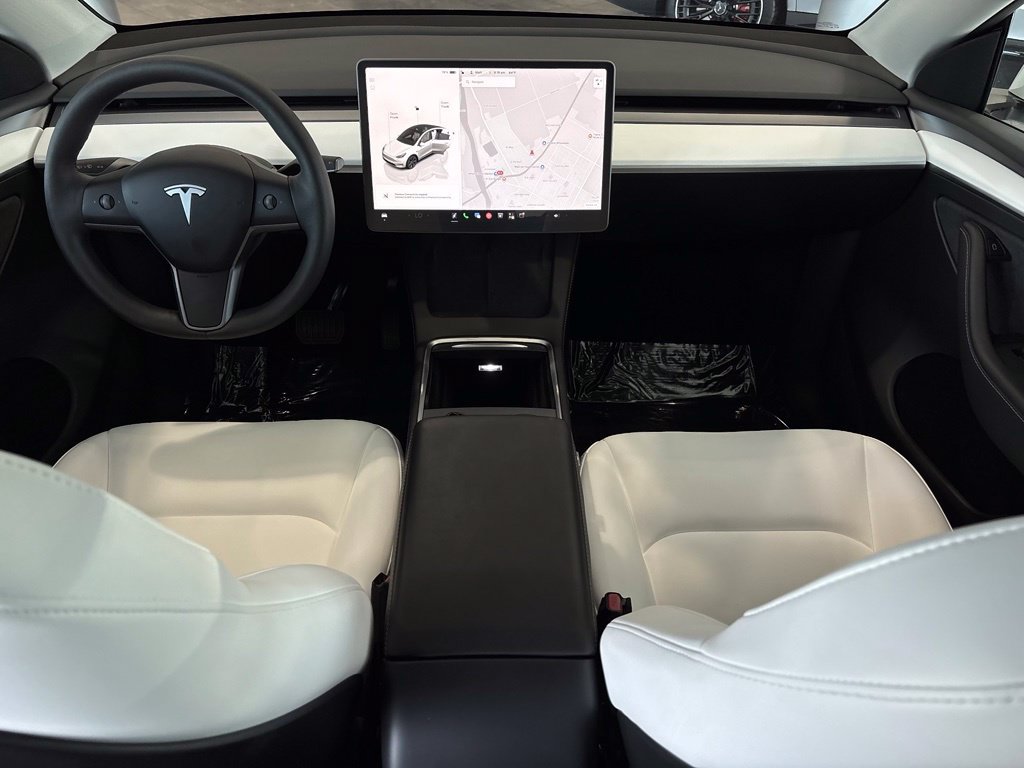 Used 2025 Tesla Model Y Long Range AWD/4WD image 36