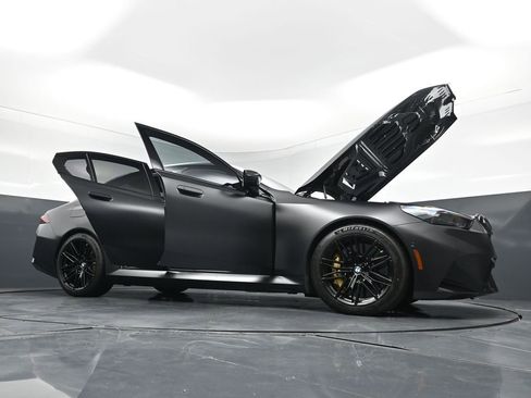 Used 2026 BMW M5 w/ Carbon Package AWD/4WD image 32
