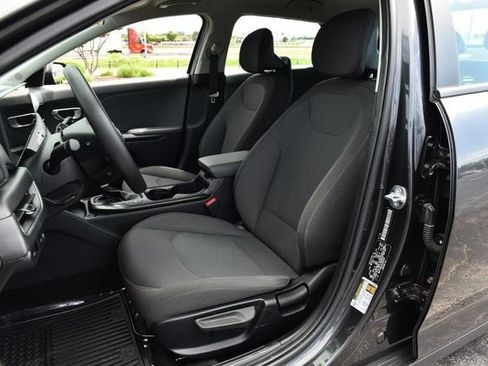 Used 2025 Kia K4 FWD image 19