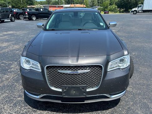 Used 2021 Chrysler 300 Touring L RWD image 2