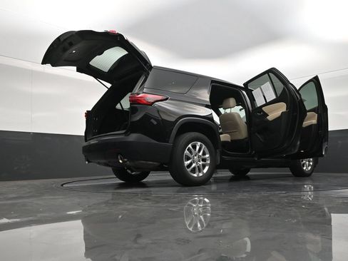 Used 2023 Chevrolet Traverse LS FWD image 24