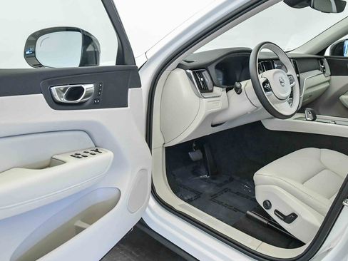 Certified 2025 Volvo XC60 T8 Plus w/ Protection Package Premier image 21