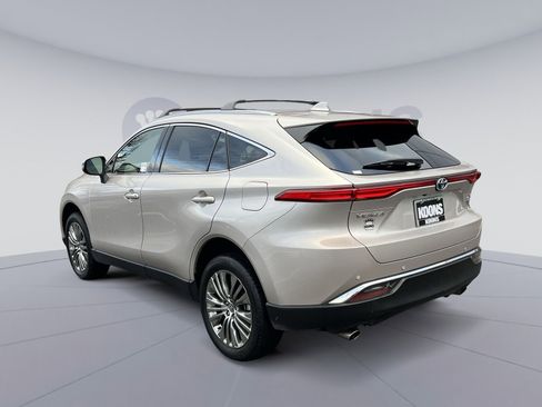 Used 2022 Toyota Venza XLE image 4