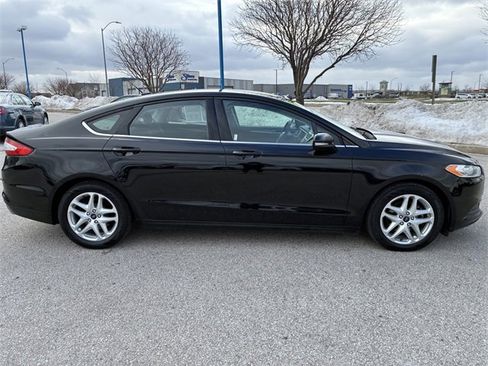 Used 2016 Ford Fusion SE image 3