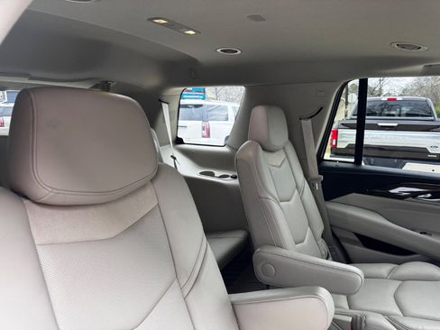 Used 2020 Cadillac Escalade Luxury image 22