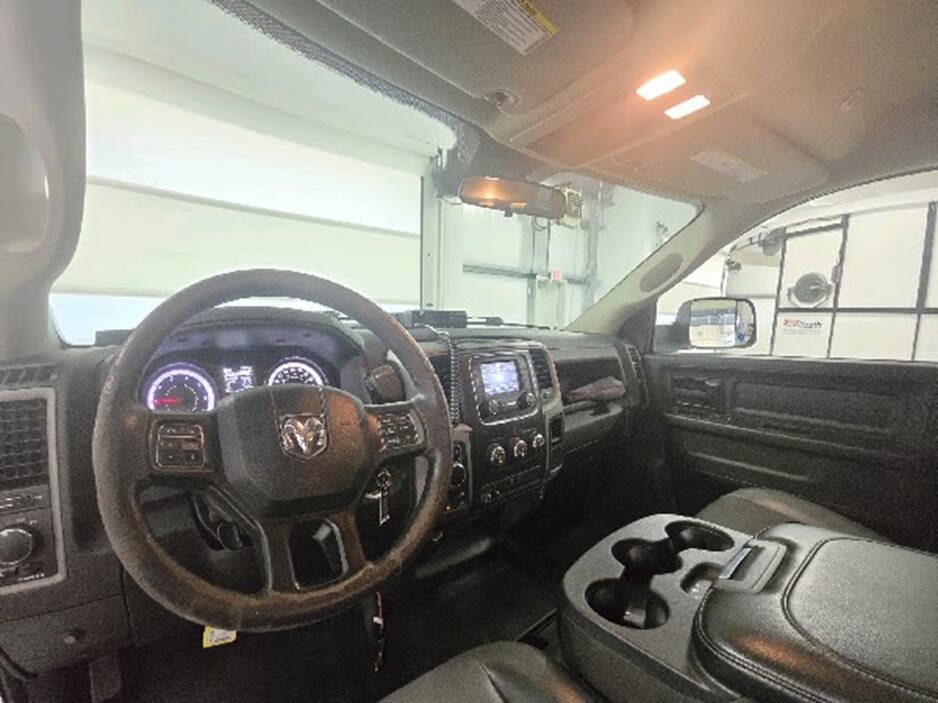 Used 2022 RAM 1500 Tradesman w/ Chrome Appearance Group AWD/4WD image 13