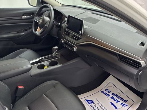 Used 2025 Nissan Altima 2.5 SV FWD image 29