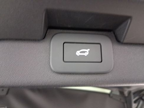 New 2025 Land Rover Discovery Dynamic SE image 31