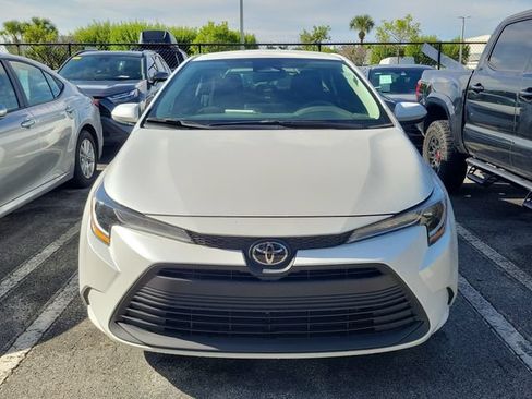 Used 2025 Toyota Corolla LE FWD image 2