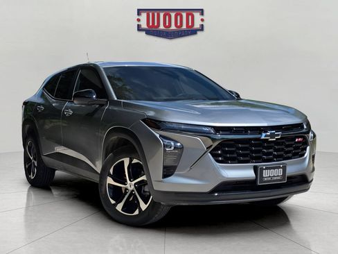 Used 2025 Chevrolet Trax RS w/ Sunroof Package FWD image 1