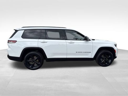 Used 2023 Jeep Grand Cherokee L Laredo AWD/4WD image 11