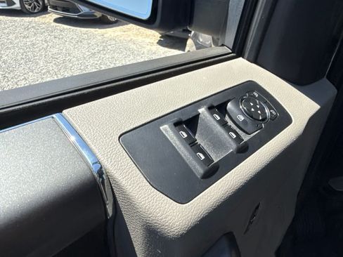 Used 2015 Ford F150 XLT AWD/4WD image 18
