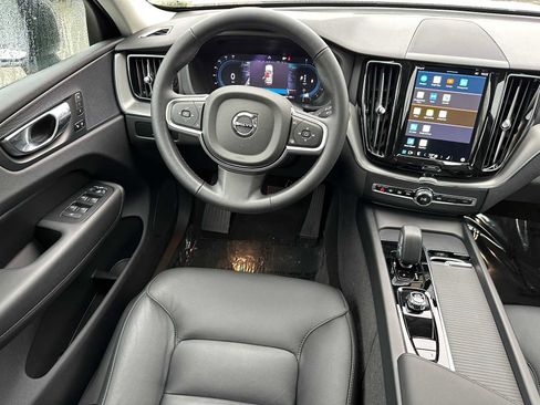 Used 2025 Volvo XC60 B5 Core w/ Protection Package Premier image 17