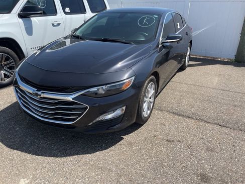 Used 2022 Chevrolet Malibu LT FWD image 2