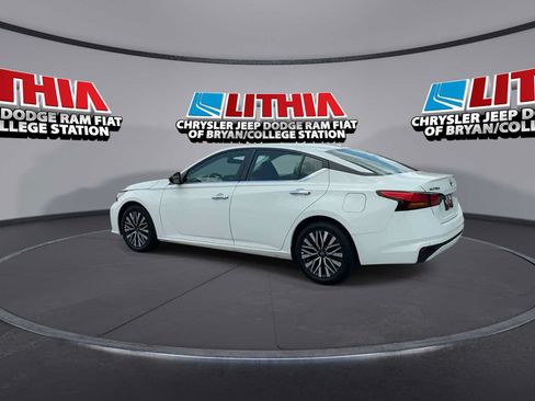 Used 2025 Nissan Altima 2.5 SV FWD image 6