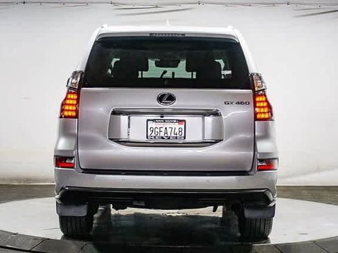 Used 2023 Lexus GX 460 Premium w/ Accessory Package image 9