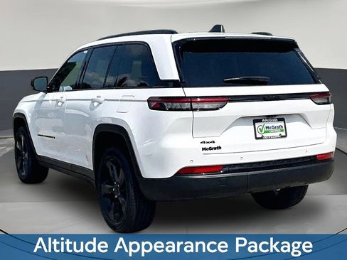 Used 2023 Jeep Grand Cherokee Altitude AWD/4WD image 5