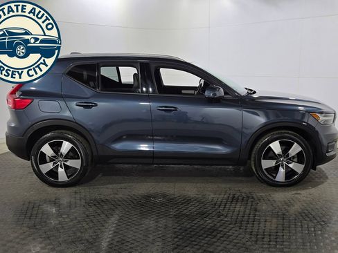 Used 2022 Volvo XC40 T5 Momentum w/ Premium Package AWD/4WD image 8