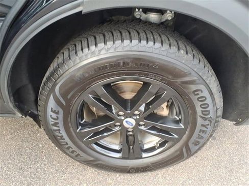 Used 2022 Ford Explorer XLT image 14