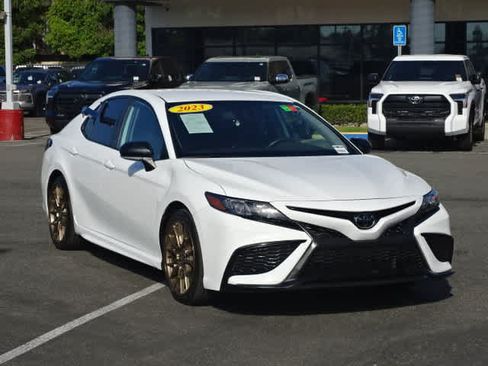 Used 2023 Toyota Camry SE FWD image 2