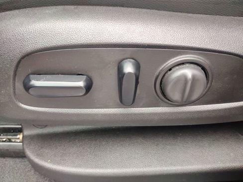 Used 2018 Chevrolet Equinox Premier image 36