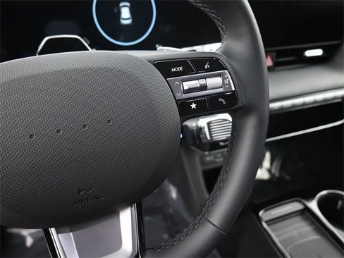 New 2025 Hyundai Ioniq 5 SEL image 18