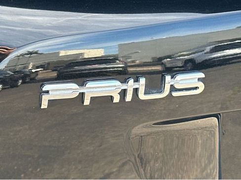 Used 2016 Toyota Prius Three Touring image 9