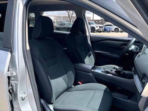 Used 2024 Nissan Rogue S image 9