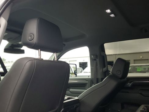 Used 2024 GMC Sierra 2500 SLT w/ SLT Premium Package image 15